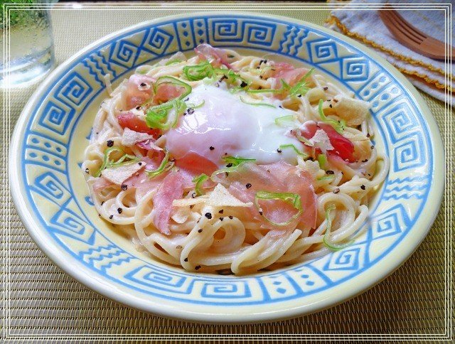 生ハムとポテチの冷製スープカルボナーラの写真