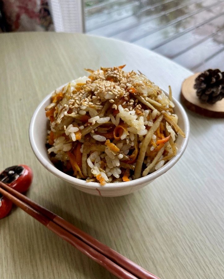 完全食！食物繊維たっぷり！きんぴら風混ぜご飯の写真