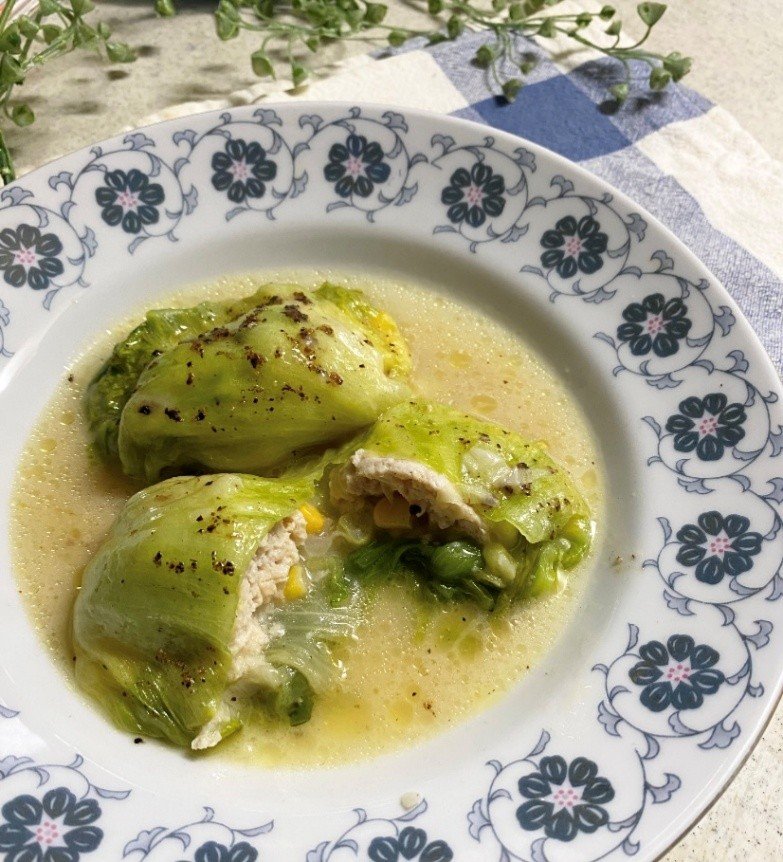 レンジで簡単！コーンとチーズのコク旨シャキシャキレタスロールの写真